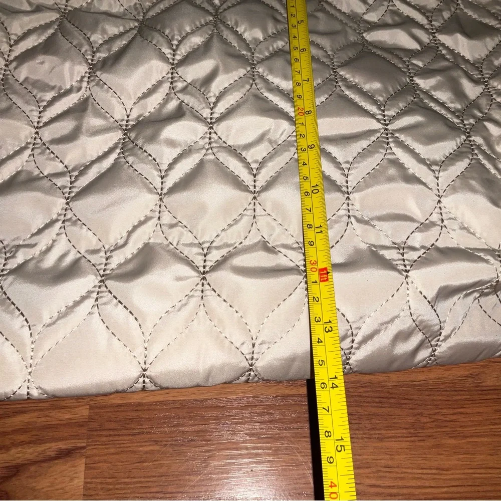 Elegant Quilted Cream Tote Bag - Picture 4 of 7